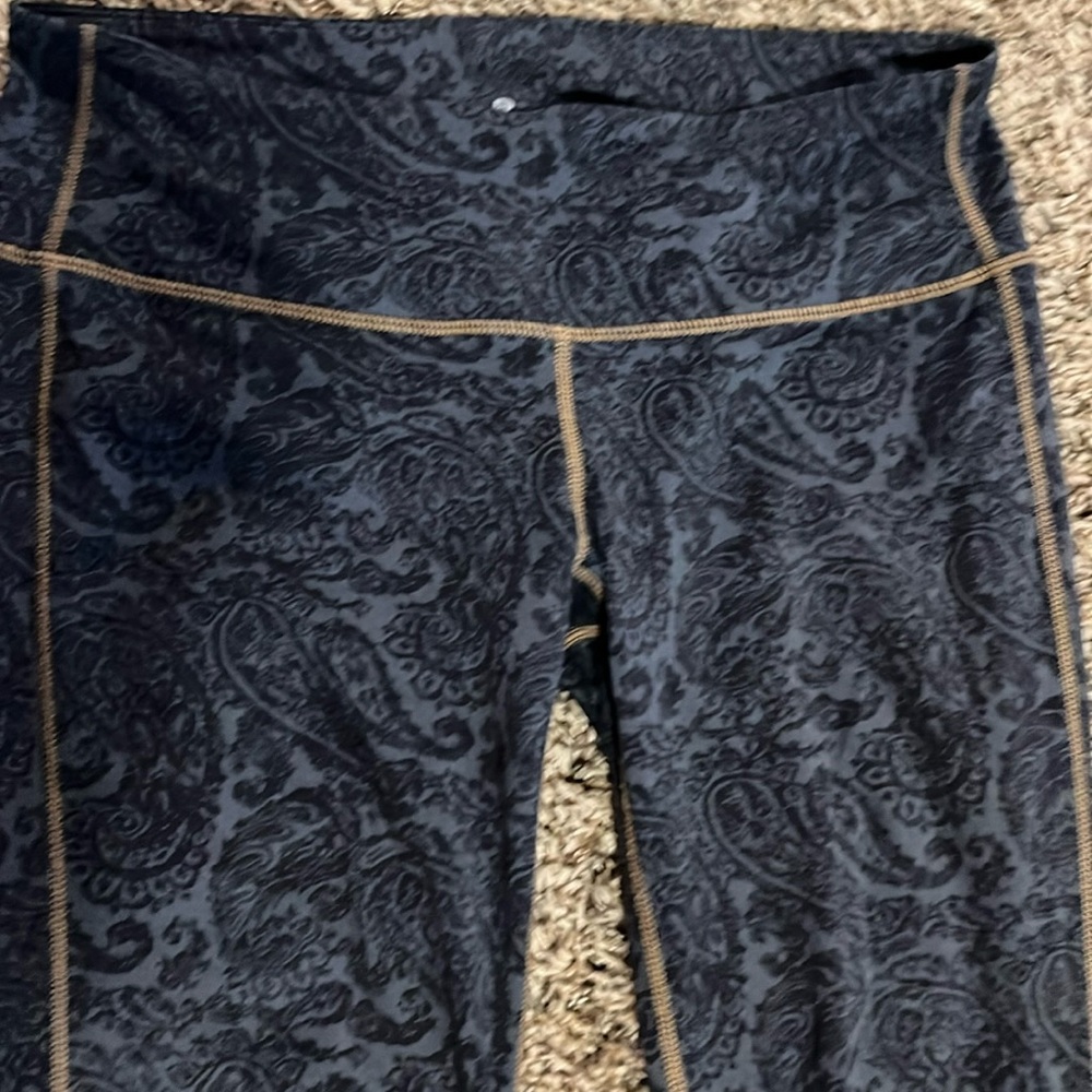 Women’s Athleta black paisley workout pants size small